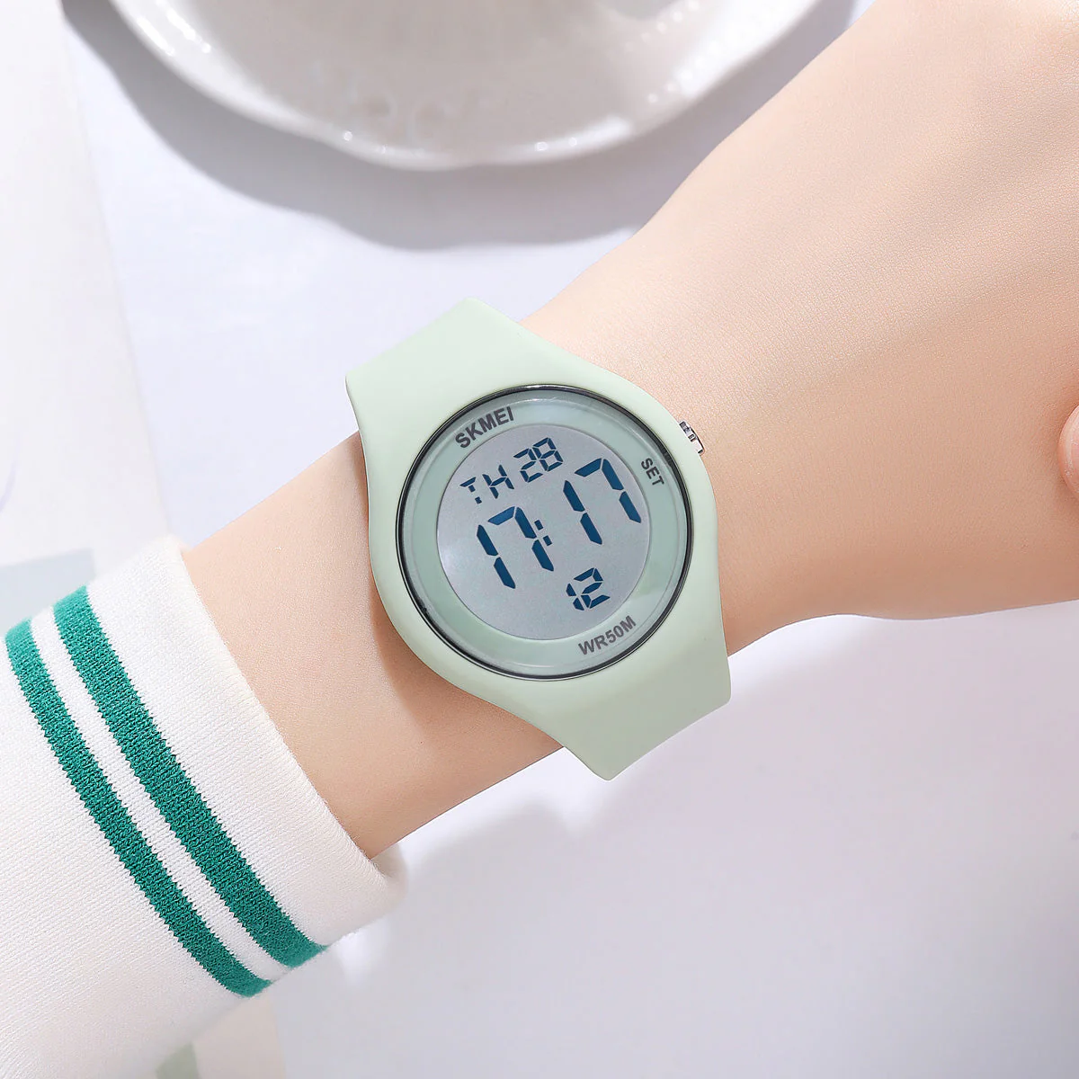 2317 Reloj Skmei para niños pulsera de resina - Image 3