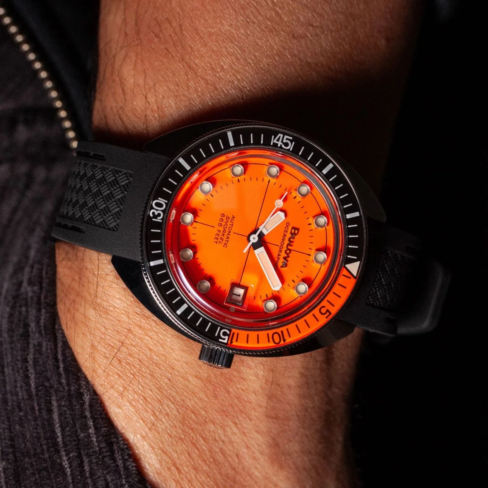96B350 Reloj Devil Diver de hombre pulsera de caucho 41 mm - Image 4