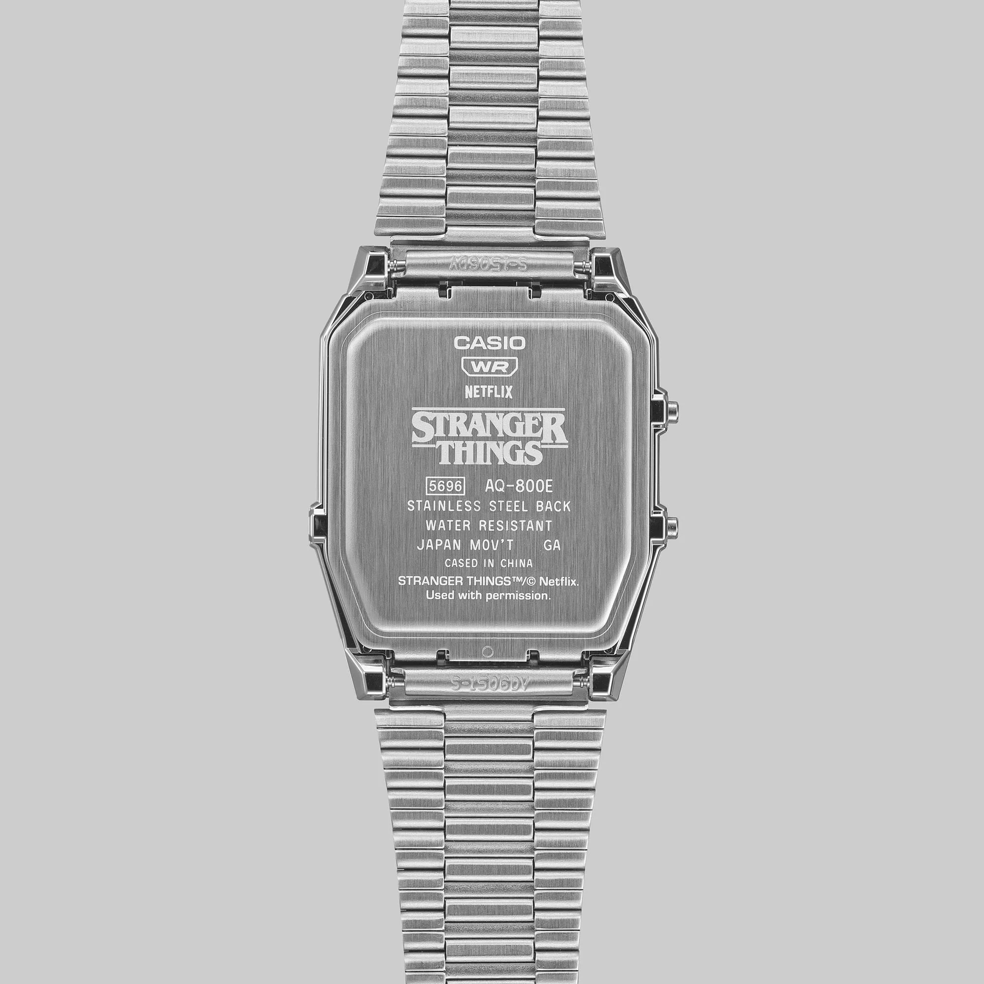 AQ-800EST-1A Reloj Casio Stranger Thing unisex correa de metal - Image 7