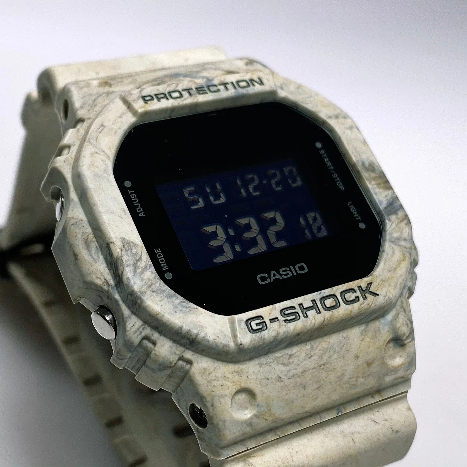 DW-5600WM-5 Reloj G-Shock para Hombre - Image 3
