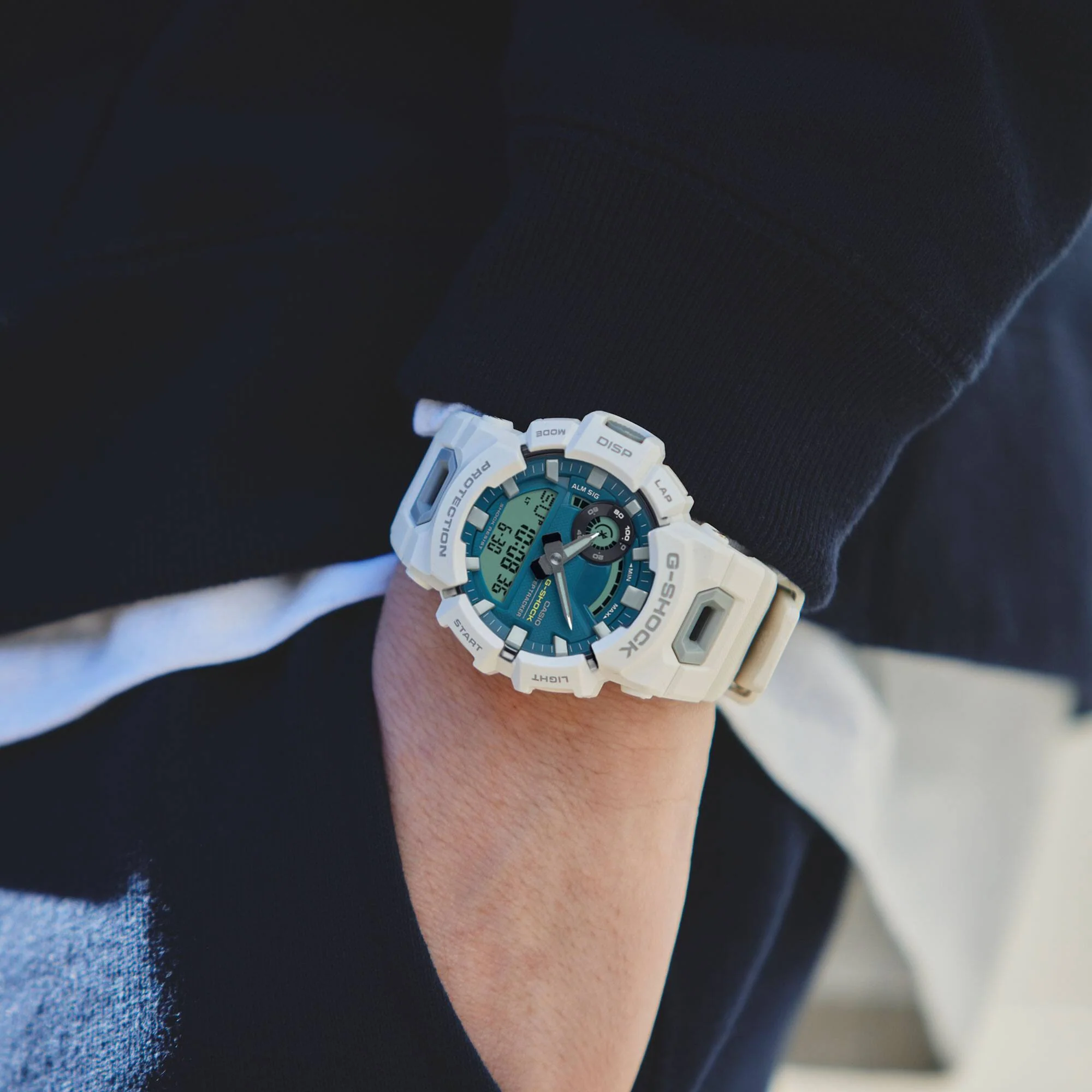 GBA-900CB-7A Reloj G-Shock Doble Hora para caballero correa de caucho con bluetooth - Image 3