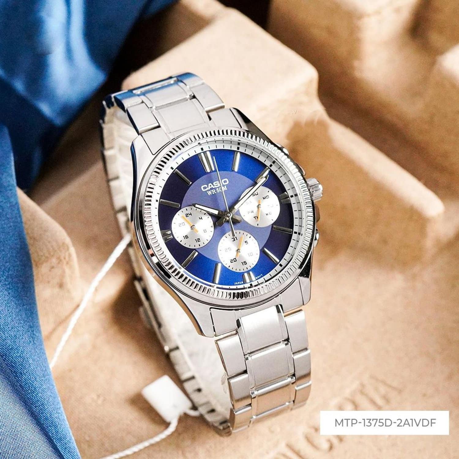 MTP-1375D-2A1V Reloj Casio Análogo para Caballero con Pulsera de Metal Inoxidable - Image 3