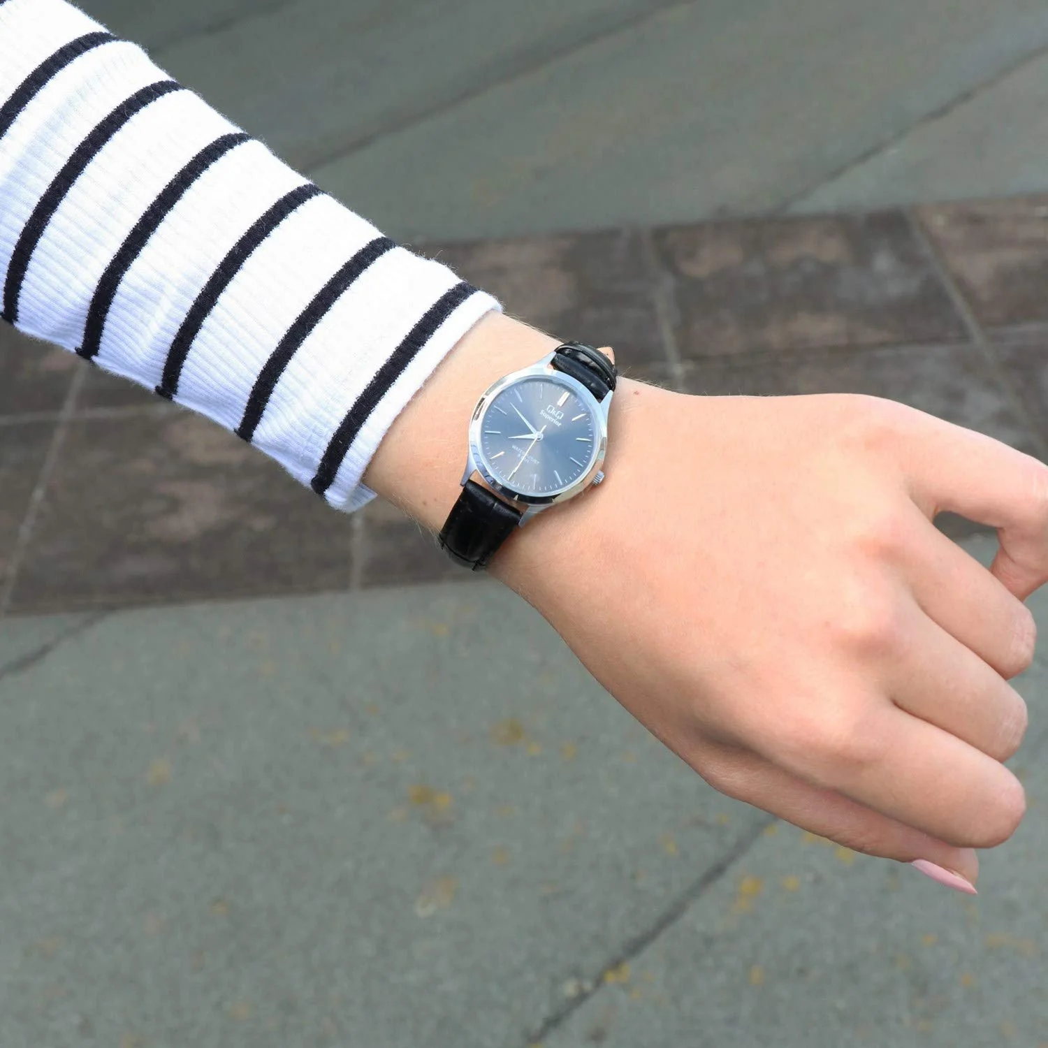 S279J302Y Reloj QQ para Mujer - Image 3