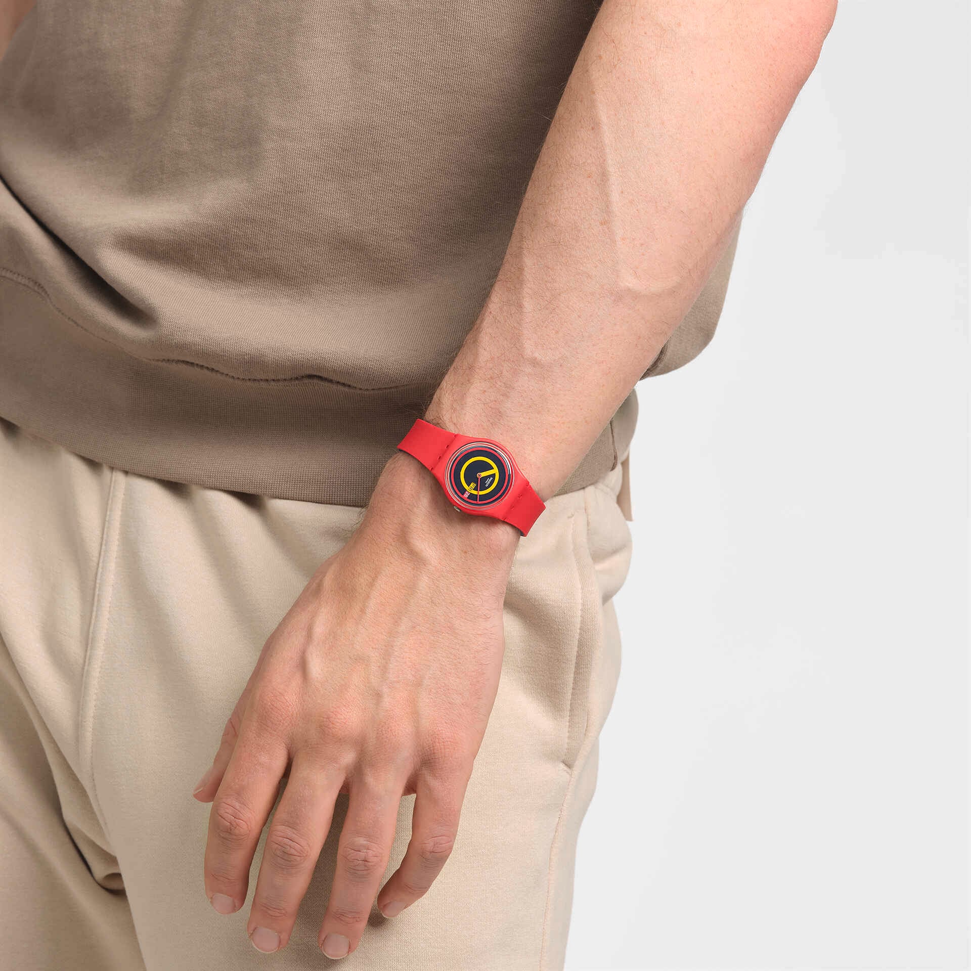 SO28R702 Reloj Swatch Concentric Red unisex banda de caucho - Image 5