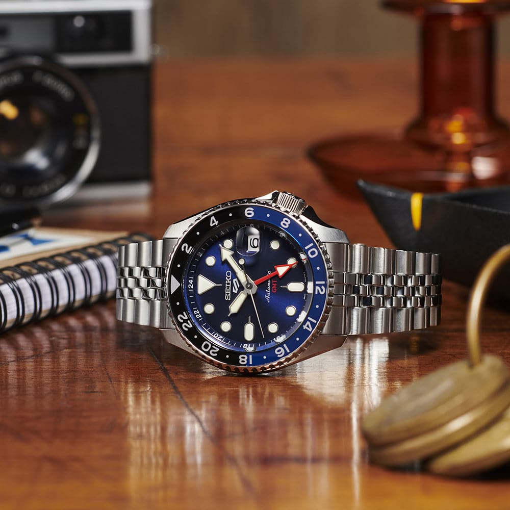 SSK003K1 Reloj Seiko 5 Sports para Caballero con Correa de Metal - Image 4
