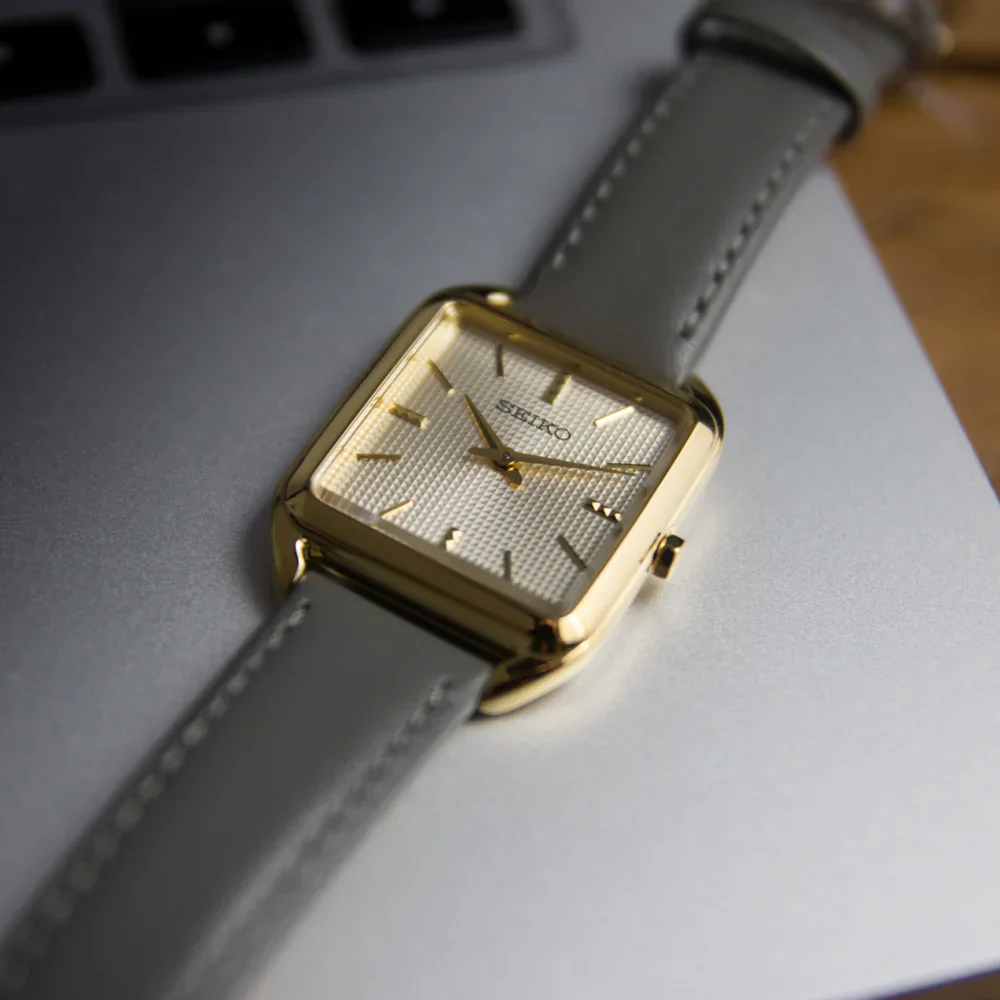 SWR090P1 Reloj Seiko Essentials de dama pulsera de piel 26 mm - Image 3